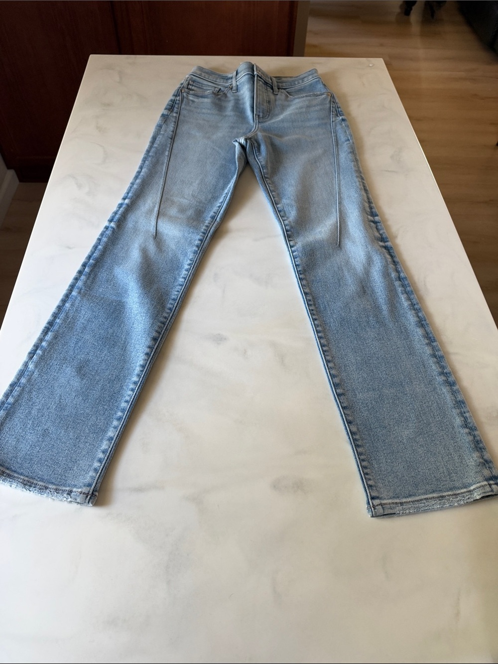 Express 2R Women’s Light Blue Straight-Leg Jeans